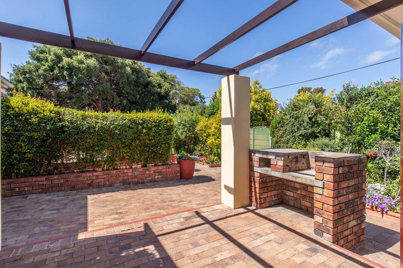 5 Bedroom Property for Sale in Bergvliet Western Cape